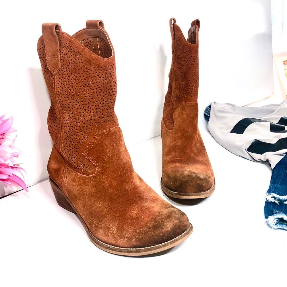 BCBG Suede Boot Rust color size 7.5 B